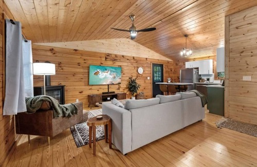 Rockbridge Cabin | Modern Cabin w/Trail to Waterfall/Cave/Cliff (TF)