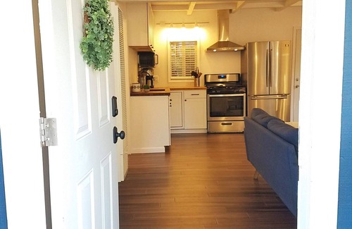 Crestline Cabin | Modern Cabin - Walk to town and the Lake!