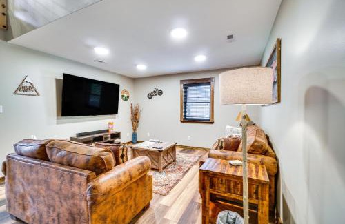 Tallassee House | Modern Cabin with Hot Tub Near Tail of the Dragon!