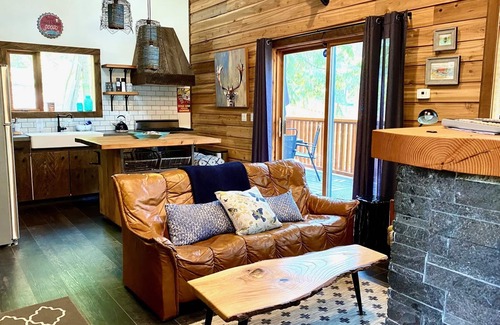 Blind Bay Cabin | Modern cabin with private beach access in Blind Bay!