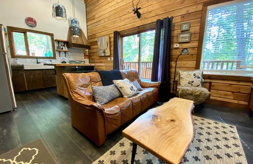 Blind Bay Cabin | Modern cabin with private beach access in Blind Bay!