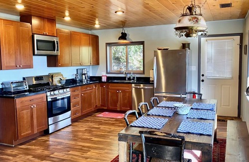 Pine Cove Cabin | Modern Cabin with Sunset Views!