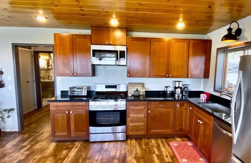 Pine Cove Cabin | Modern Cabin with Sunset Views!