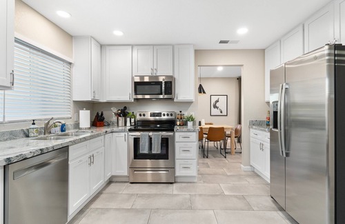 Westgreen Estates House | Modern Cactus - Heated Pool and Hot Tub