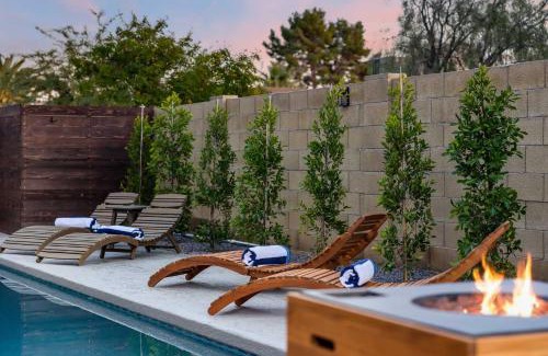 Tami Estates House | Modern Cactus Home - Luxe with Spa-baths Pool & Firepit