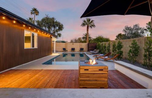 Tami Estates House | Modern Cactus Home - Luxe with Spa-baths Pool & Firepit