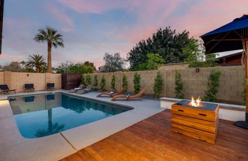 Tami Estates House | Modern Cactus Home - Luxe with Spa-baths Pool & Firepit