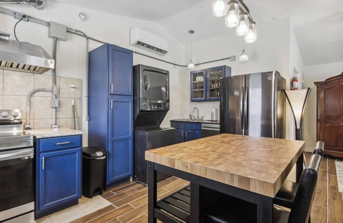 Cambridge Apartment | Modern Cambridge Cottage: Walk to Town, Waterfront