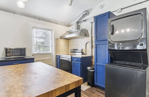 Cambridge Apartment | Modern Cambridge Cottage: Walk to Town, Waterfront
