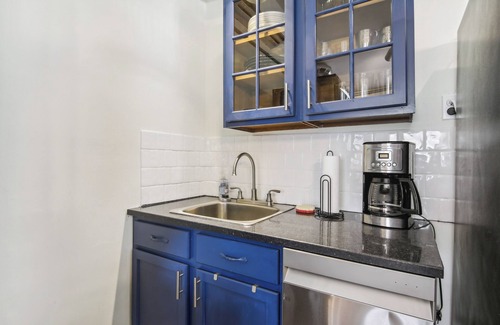Cambridge Apartment | Modern Cambridge Cottage: Walk to Town, Waterfront