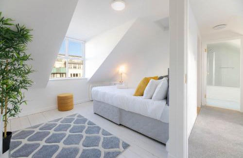 Galway Apartment | Modern CANAL VIEW Home, in City Centre, Sleeps 8
