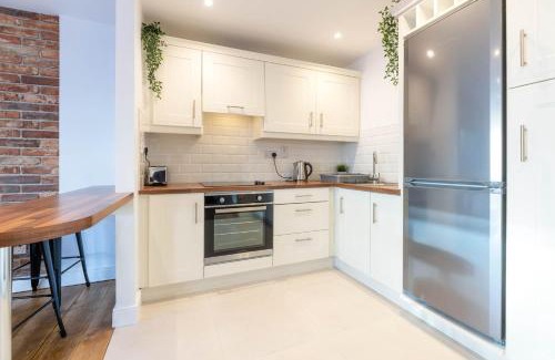 Galway Apartment | Modern CANAL VIEW Home, in City Centre, Sleeps 8