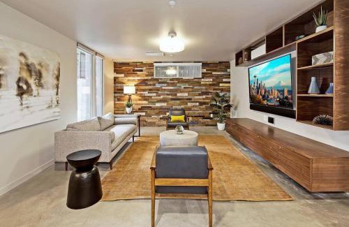 Broadway Apartment | Modern Capitol Hill Studio Steps to Volunteer Park