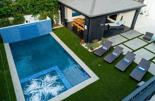 Carthay Circle Villa | Modern Castle at the Grove