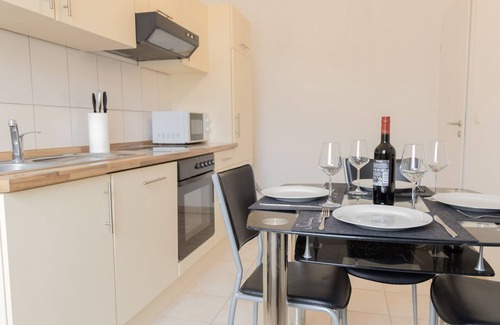 Bahnhofsviertel Apartment | Modern, central, 5 min. To Hbhf. + Kitchen, Netflix + WiFi