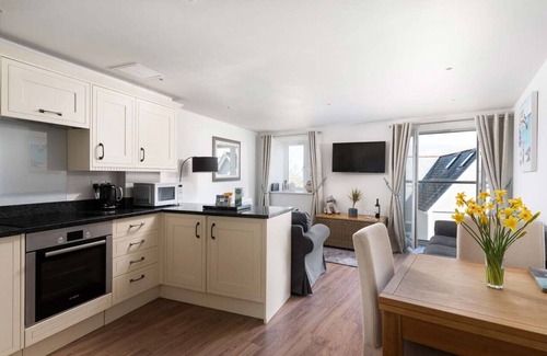 St Ives Apartment | Modern Central Apartment Sea Views Near to Beach