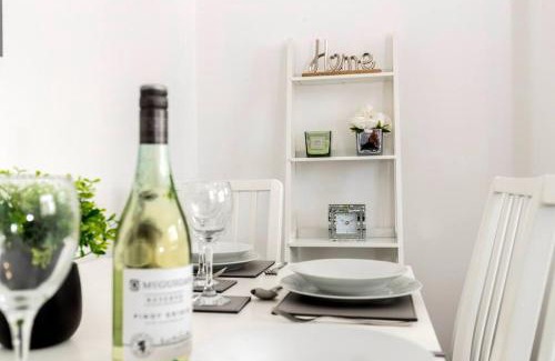 Darlington Apartment | Modern centrally located 3 bed property with TVs in each bedroom super fast WiFi and crisp white hotel linen hosted by Our Home Short Stays