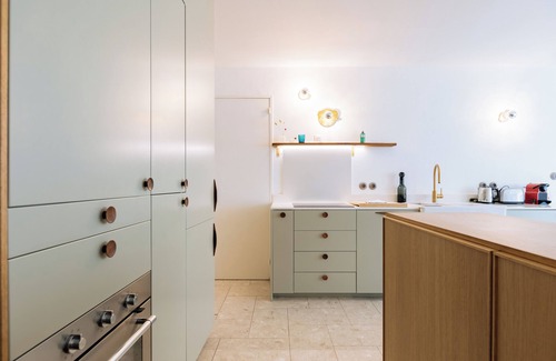 Quartier de la Goutte-d'Or Apartment | Modern Centrally-Located Apartment—Clignancourt