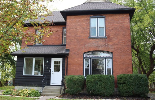 Petrolia House | Modern century home, 3 minutes from Downtown!