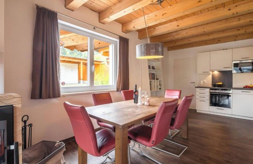 Kotschach-Mauthen Ski Chalet | Modern chalet near the slopes with a ski storage