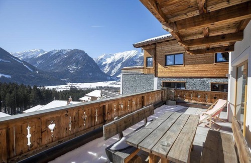 Schonbach Ski Chalet | Modern Chalet near Zillertal Arena