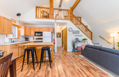 Higgins Lake Ski Chalet | Modern Chalet with Fireplace - close to Higgins Lake!