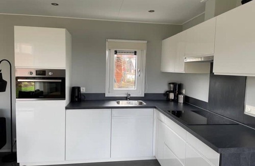 Kaatsheuvel Ski Chalet | Modern chalet with dishwasher, near De Efteling