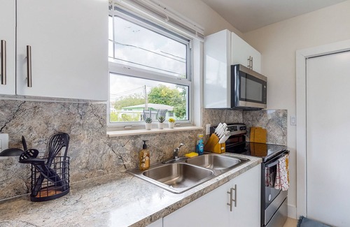 Gladeview House | Modern charmer with wood fireplace, central location, & AC