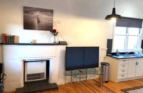 Broken Hill House | Modern Charming Miners’ Cottage +Free Internet