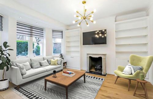 Chelsea Riverside Apartment | Modern Chelsea Flat, 3Bd 2Bath, with Parking