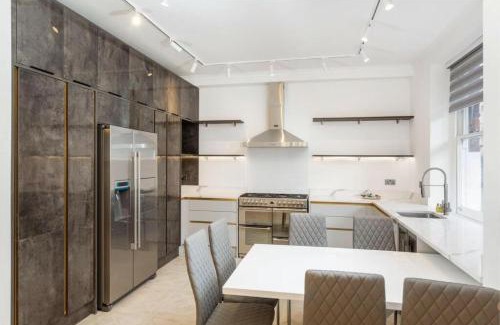 Chelsea Riverside Apartment | Modern Chelsea Flat, 3Bd 2Bath, with Parking