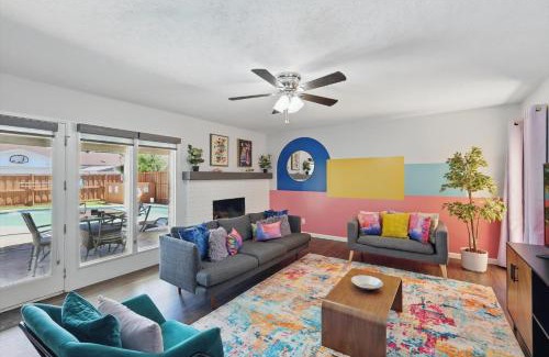 Northeast Carrollton House | Modern & Chic 4BD,2BA - Pool, Hot Tub, BBQ Grill
