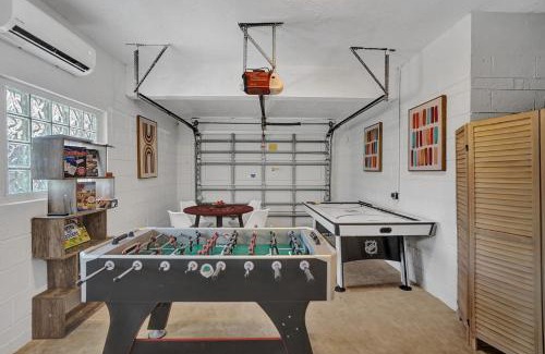 Pompano Beach Villa | Modern Chic 7-BR w Amazing Pool Gameroom