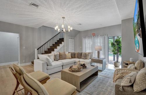 Pompano Beach Villa | Modern Chic 7-BR w Amazing Pool Gameroom