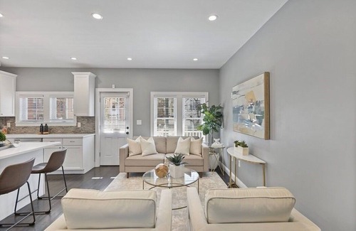 Dudley - Brunswick King Bed & Breakfast | Modern/chic one-bedroom in eco Smart Home - Read Description