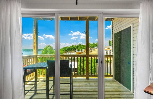 Osage Beach Condo | Modern Chic Waterfront condo w/slip in Osage Beach