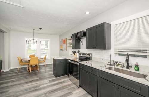 Cincinnati House | Modern Cincy Home – For 6