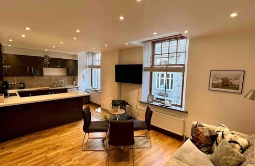 Central Aberdeen Apartment | Modern City Center 2 bedroom Apartment
