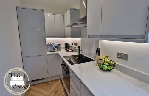 Rickmansworth Apartment | Modern City Escape by TTLG Stays