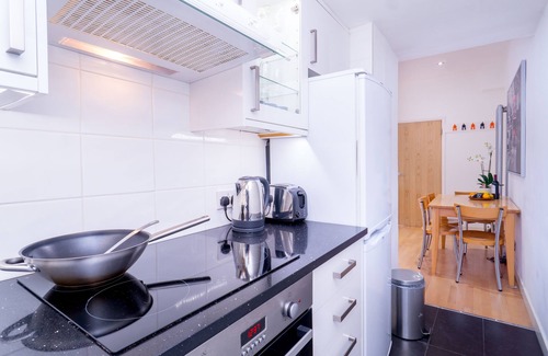 Warwick Apartment | Modern Classic * Fantastic Central Location * Westminster near Victoria Station