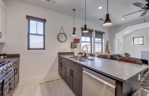 St. George Cottage | Modern | Clean | Get-a-way for two! | Mini Ranch casita
