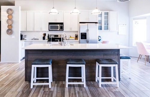 Desert Sands Golf Country House | Modern & clean home with lake view