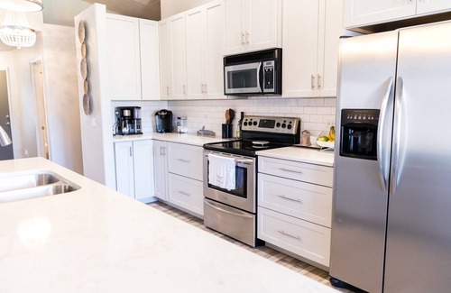 Desert Sands Golf Country House | Modern & clean home with lake view