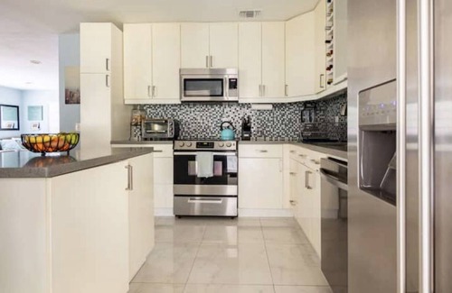 Coconut Grove House | Modern, clean, spacious private bedroom in centrally located quiet neighborhood
