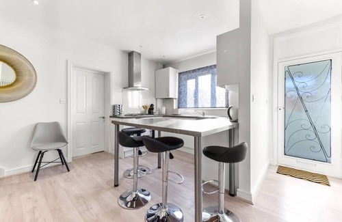 Chase House | Modern, Clean, Stylish and Totally Hassle-Free!