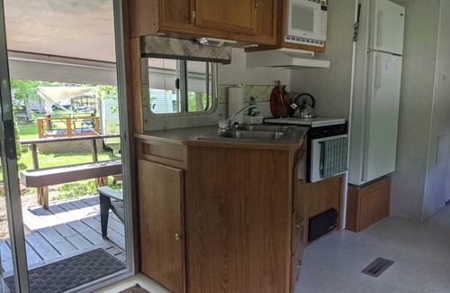 Cloyne House | Modern, clean trailer, waterview at small campground (The Terry)