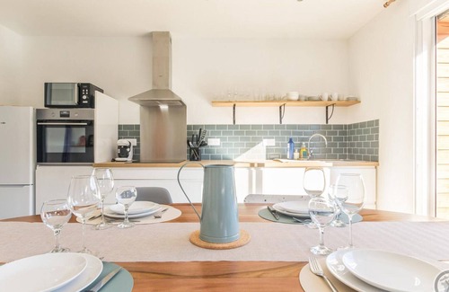 Glatigny Cottage | Modern coastal home pet-friendly with enclosed garden and parking