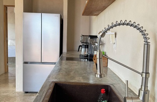 San Agustinillo House | Modern Coastal Oasis — 3 Min Walk To Beach: A/C, Pool & StarLink.