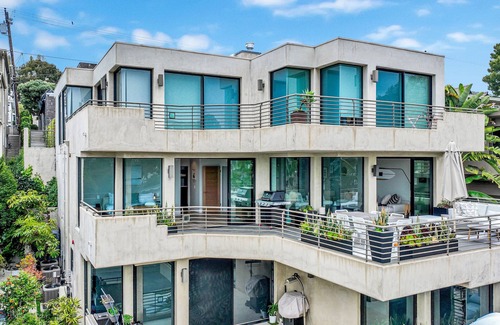Laguna Beach Apartment | Modern Coastal Retreat: Walk to Beach, Dining, & More!