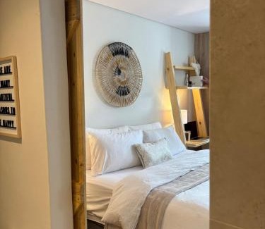 Glencairn Apartment | Modern Coastal Studio near Glencairn Beach